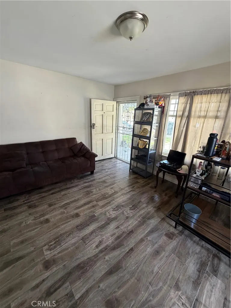 936 N Laurel