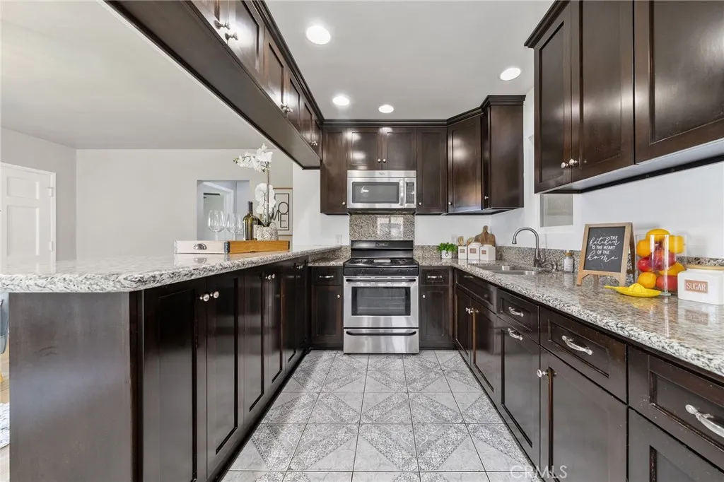5125 N Landis
