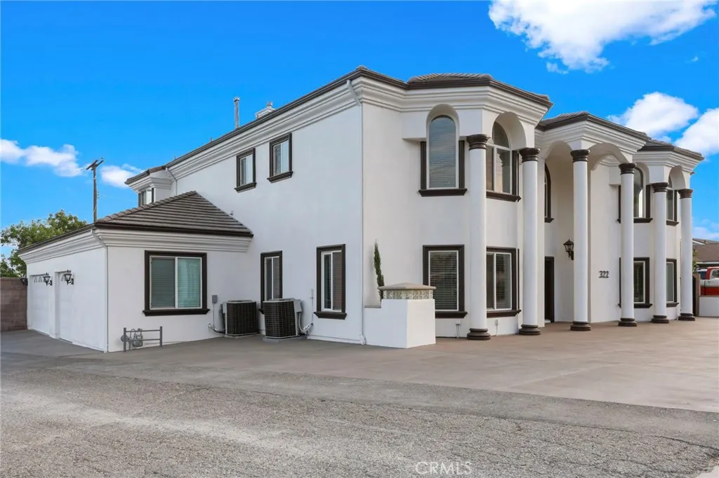322 E 19th