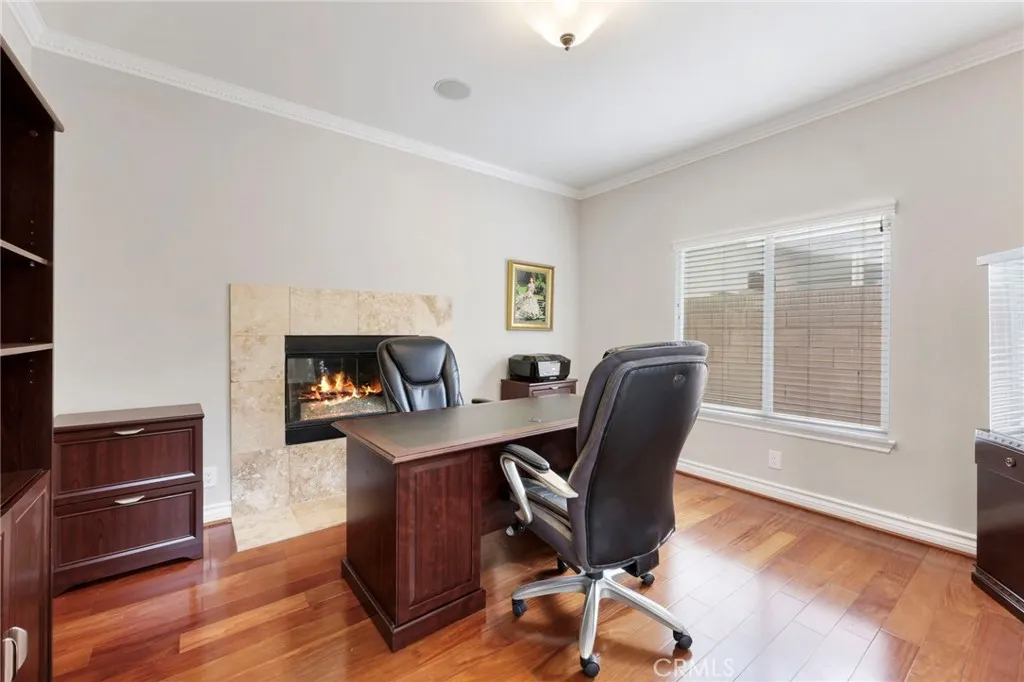 322 E 19th