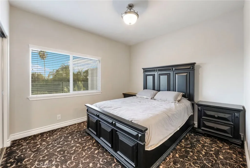 322 E 19th