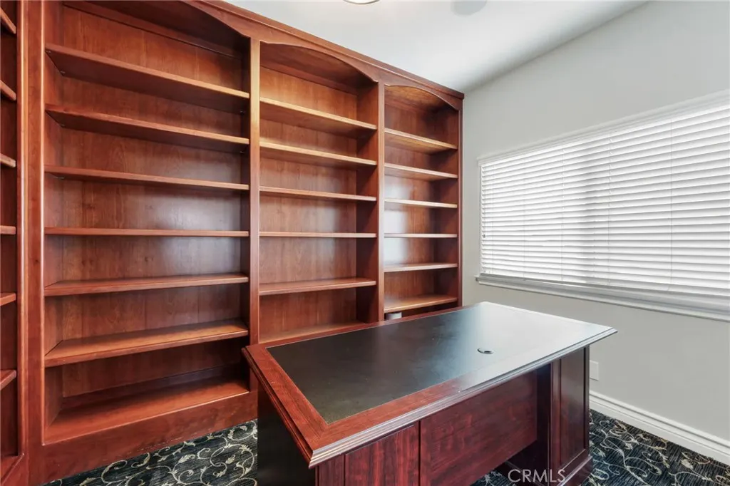 322 E 19th