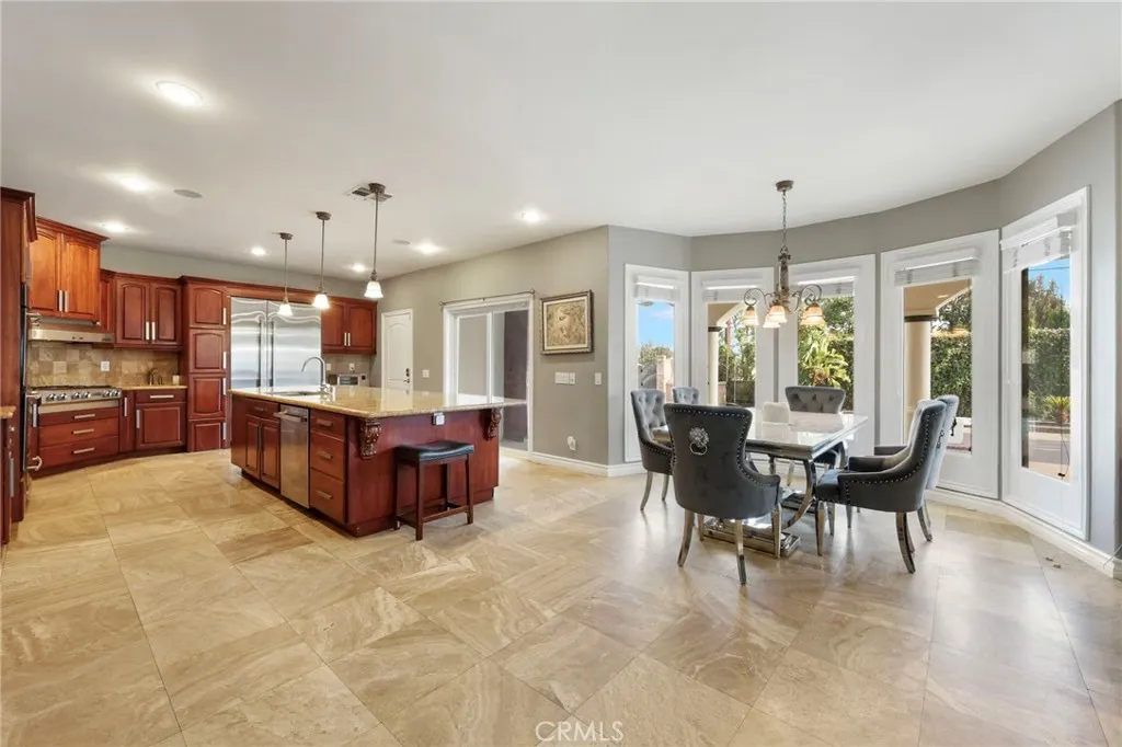 322 E 19th