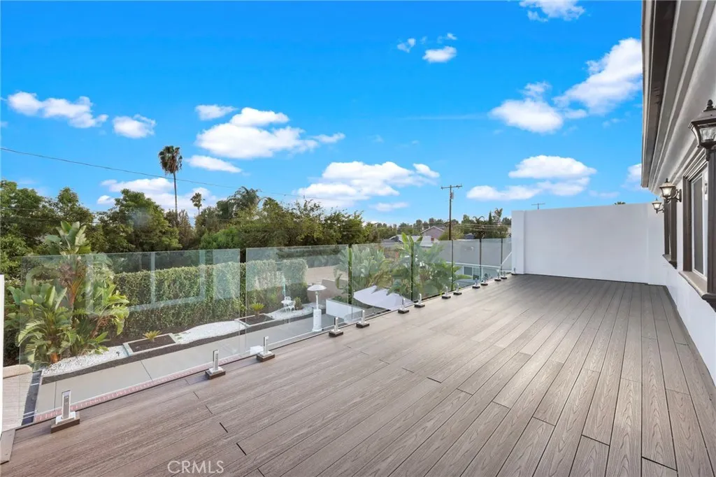 322 E 19th