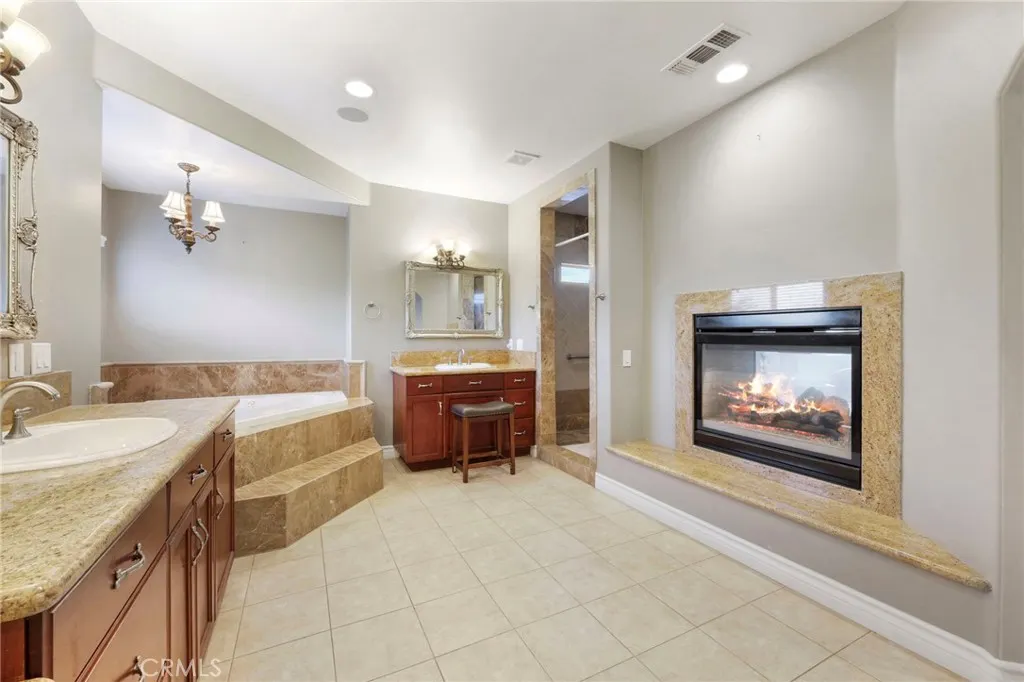 322 E 19th