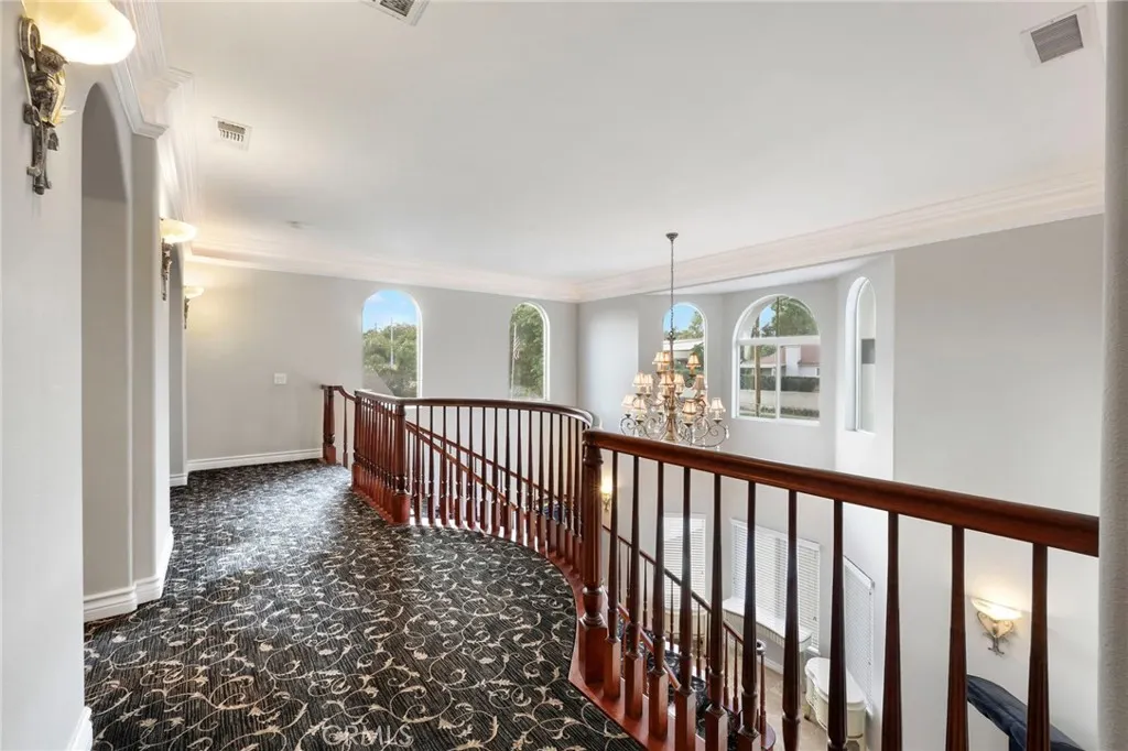 322 E 19th