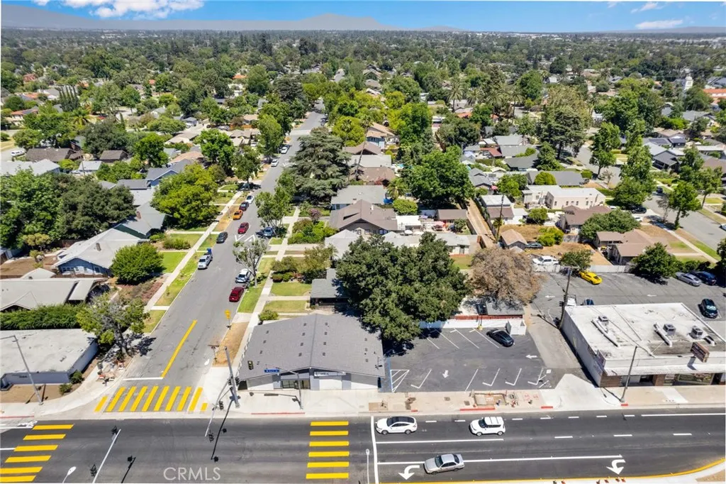 1192 N Garey
