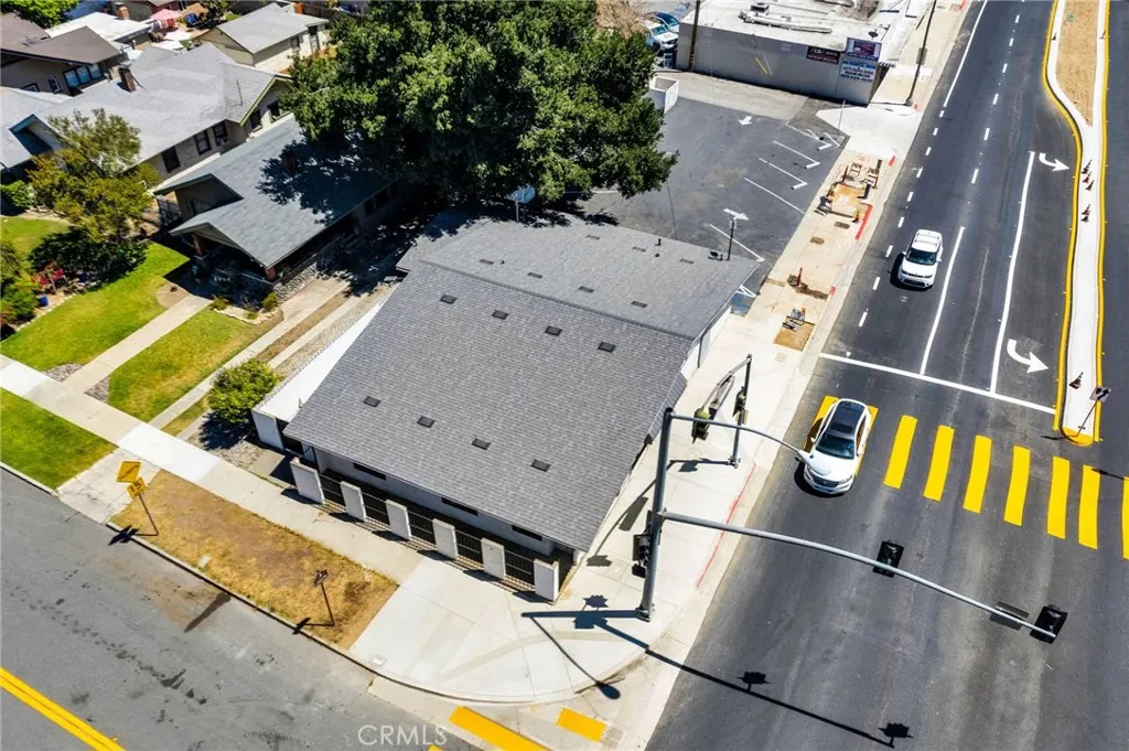 1192 N Garey