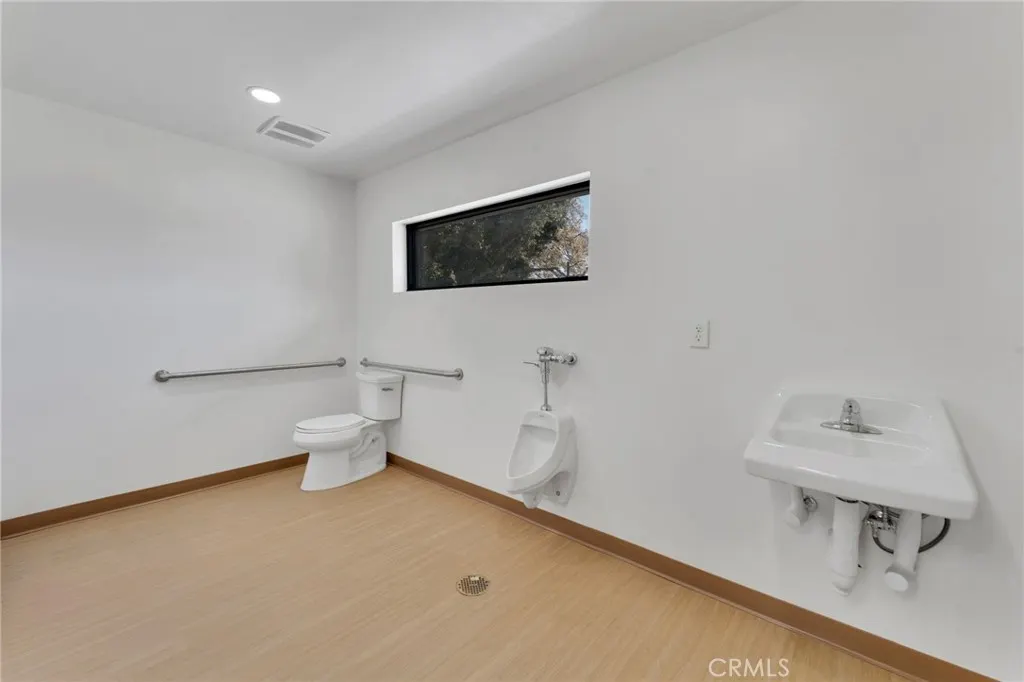 1192 N Garey