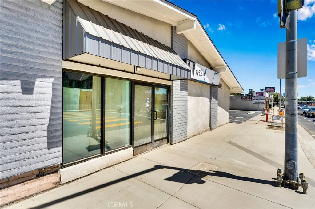 1192 N Garey