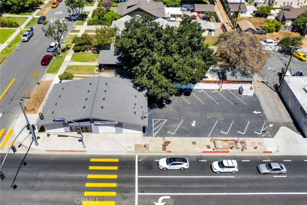 1192 N Garey