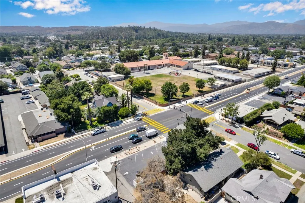 1192 N Garey