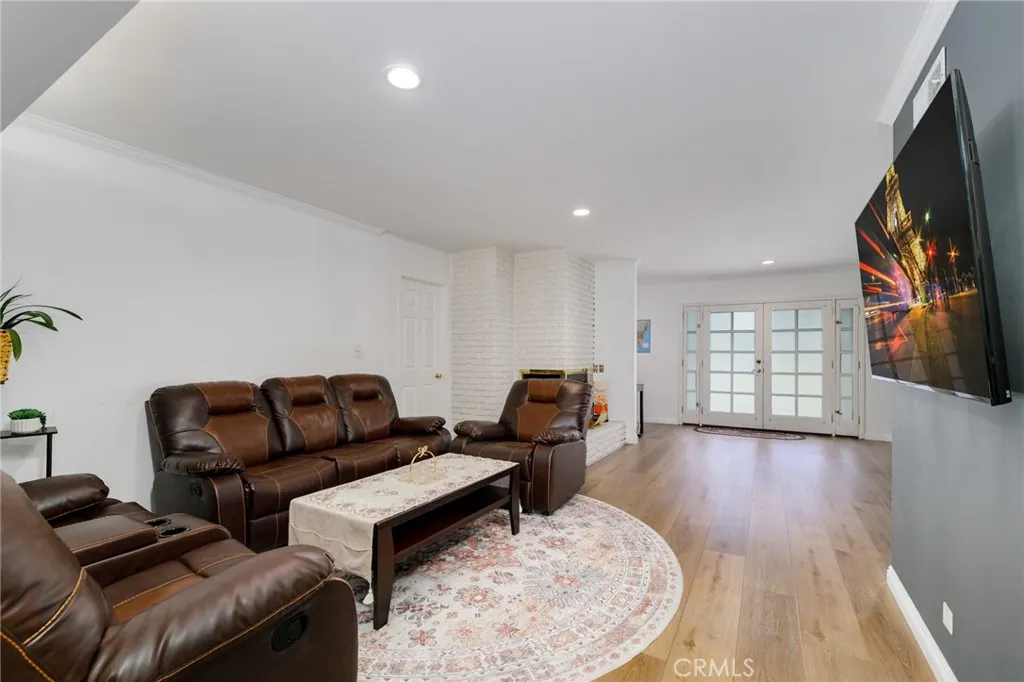717 E Laurel Avenue