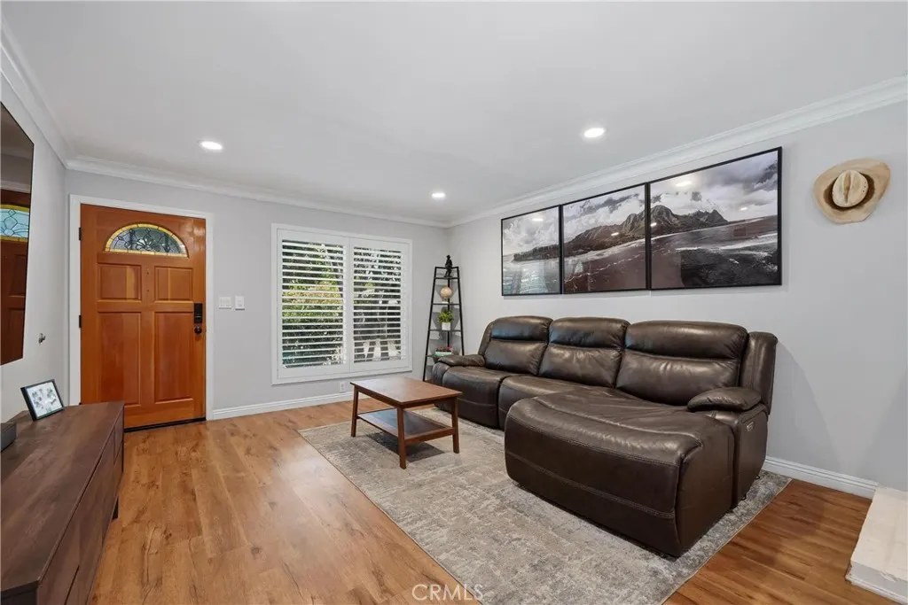 3131 Laurel Avenue #9