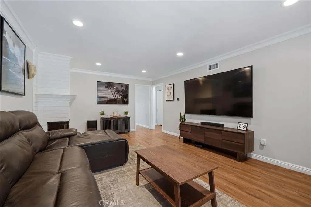3131 Laurel Avenue #9