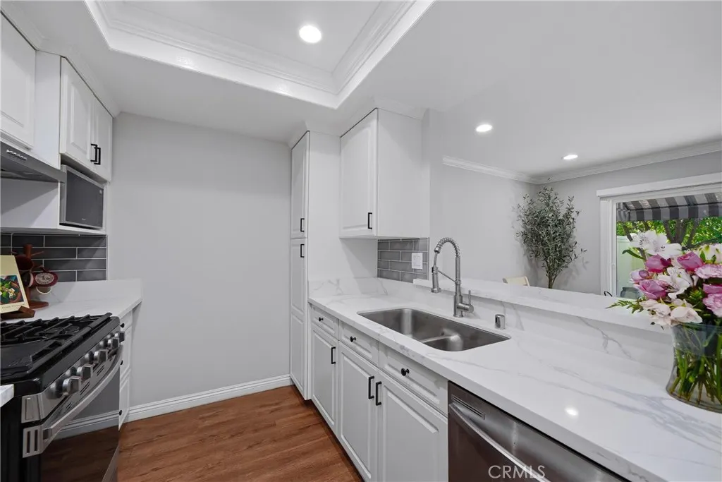 3131 Laurel Avenue #9