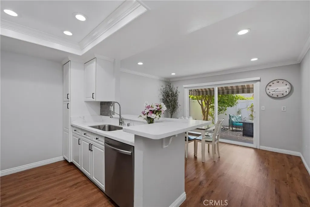 3131 Laurel Avenue #9