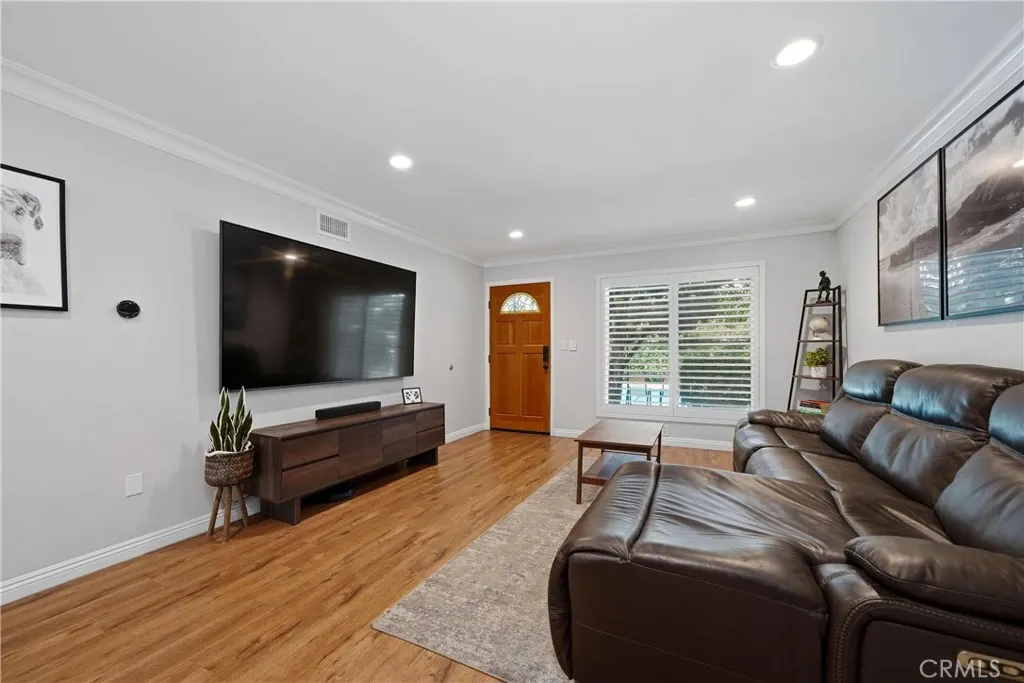3131 Laurel Avenue #9