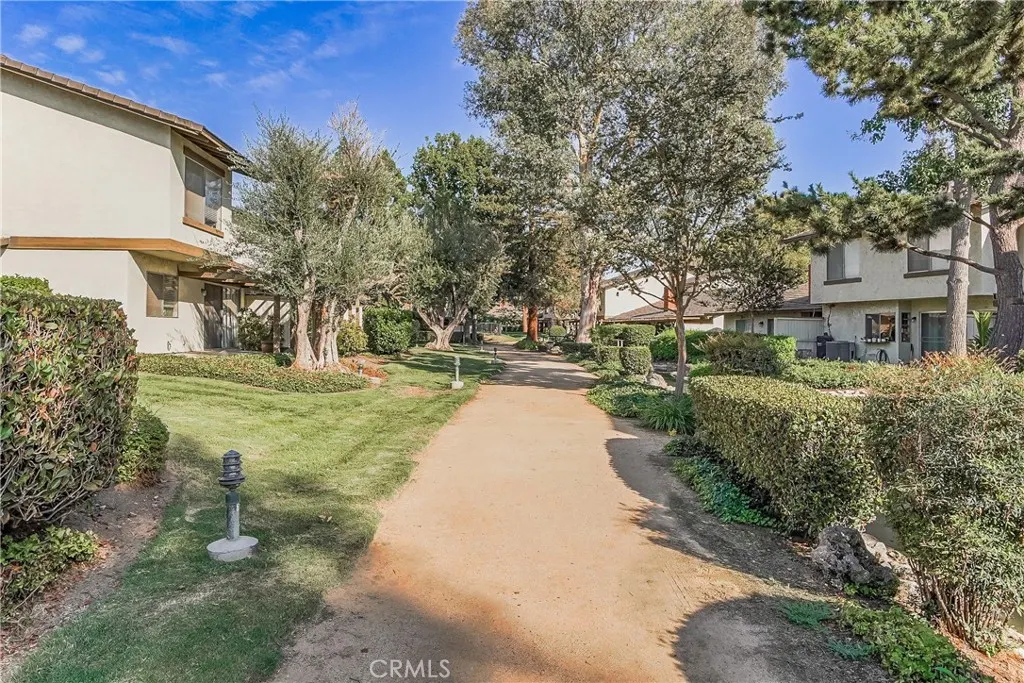 1616 Aspen Village