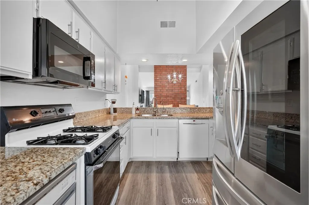 1616 Aspen Village