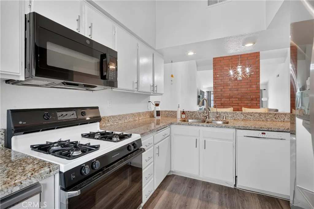 1616 Aspen Village