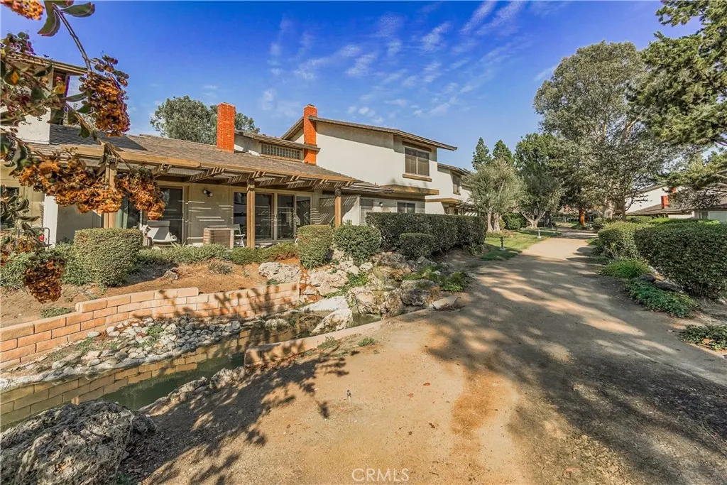 1616 Aspen Village