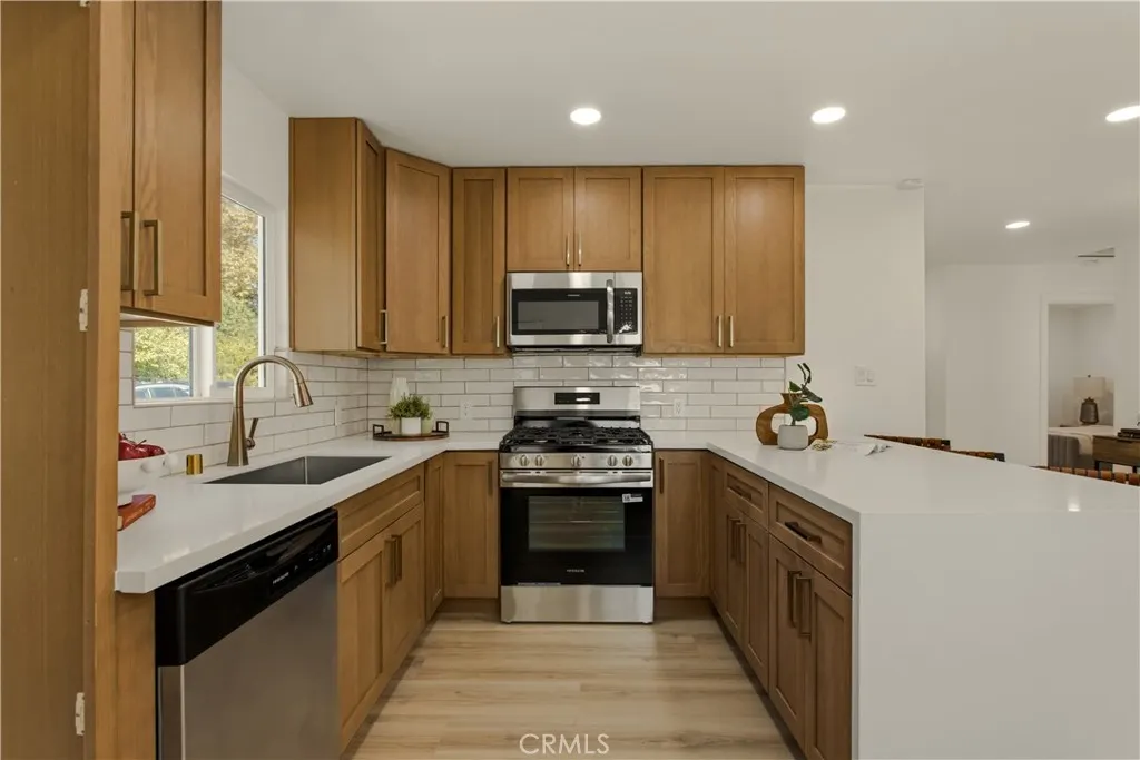 221 N Sunkist