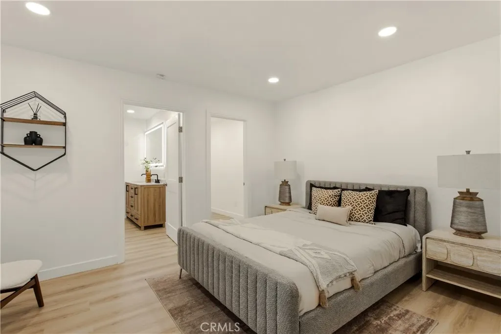 221 N Sunkist