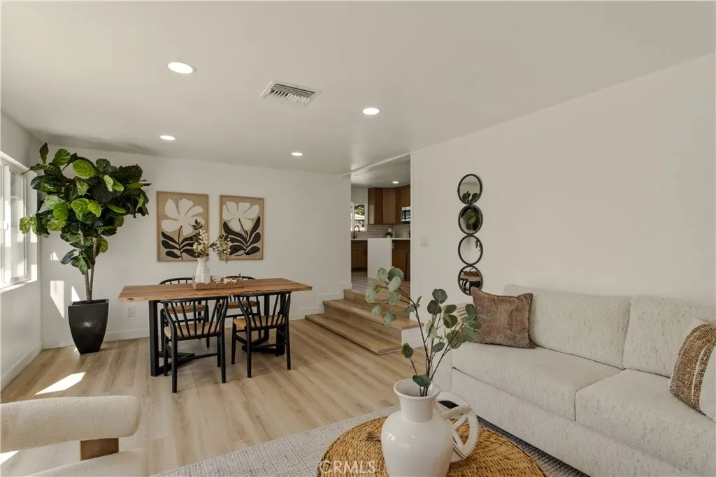 221 N Sunkist