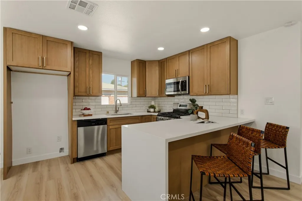 221 N Sunkist