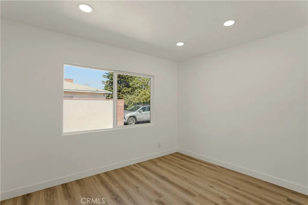 221 N Sunkist