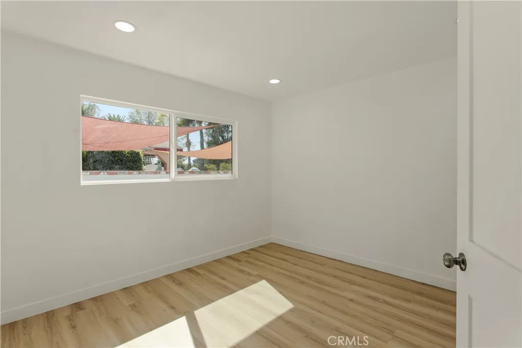 221 N Sunkist
