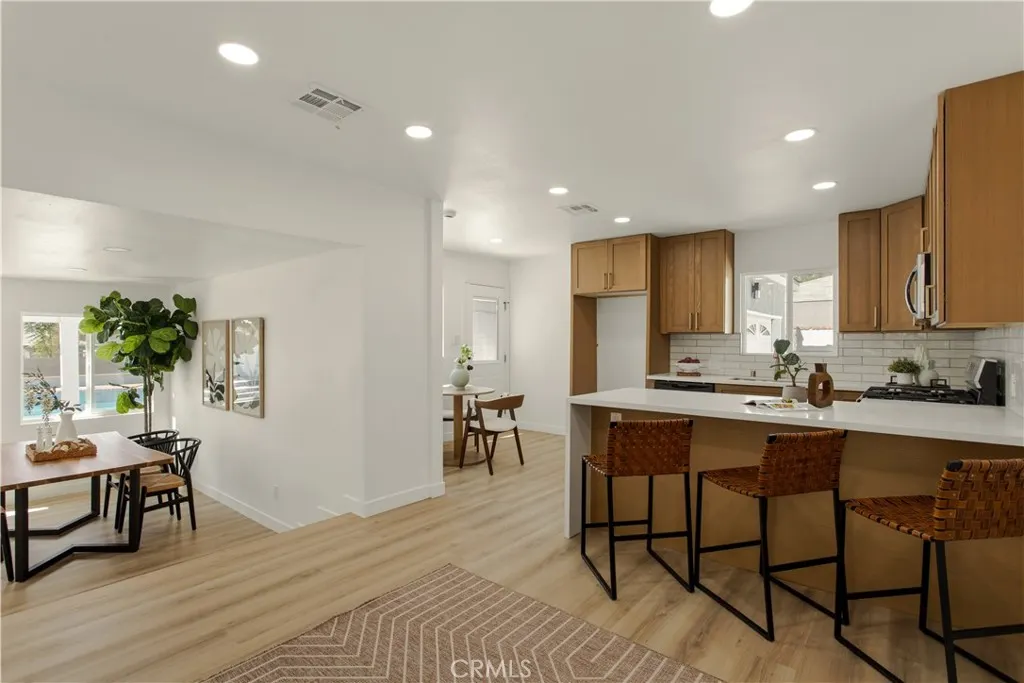 221 N Sunkist