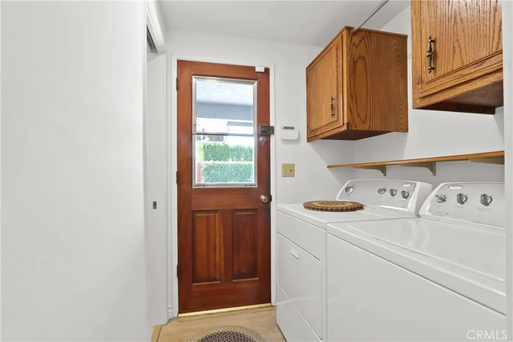 1414 E Laurel