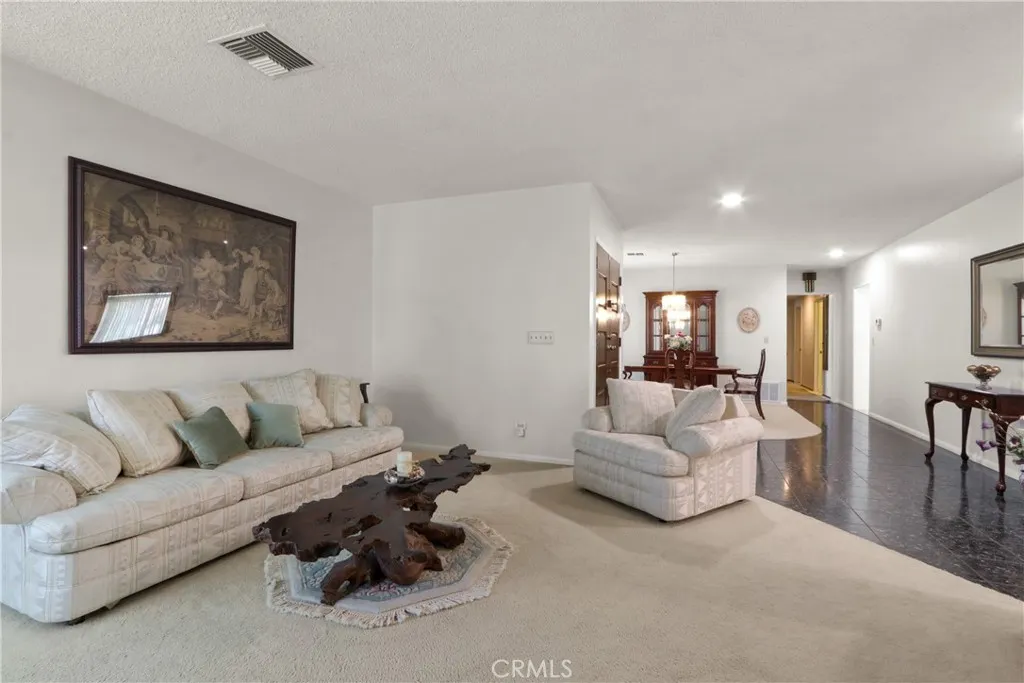 1414 E Laurel