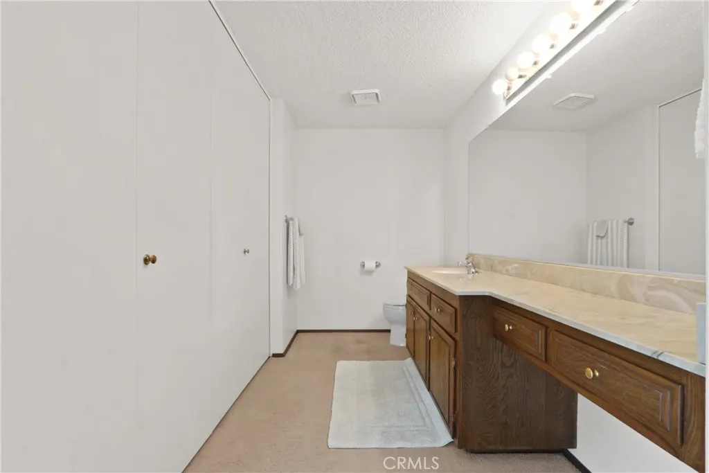 1414 E Laurel