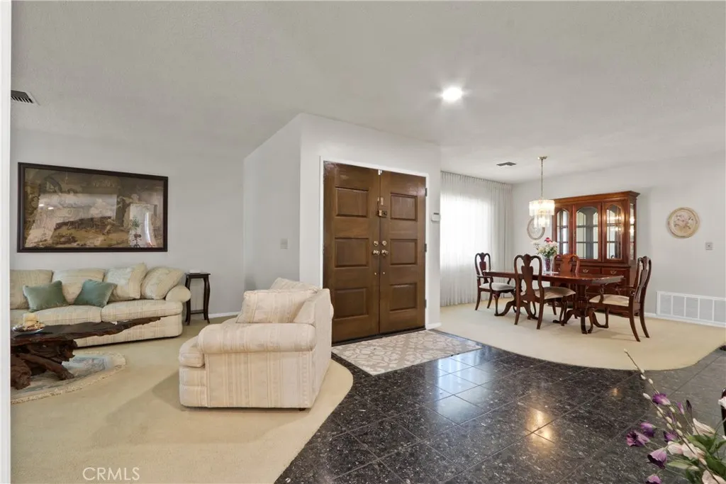 1414 E Laurel
