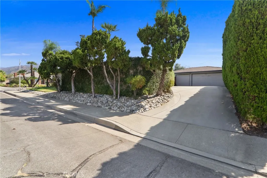 1414 E Laurel