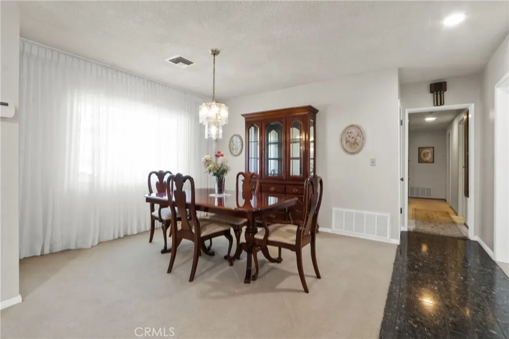 1414 E Laurel