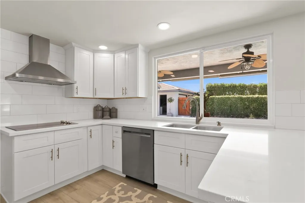 1414 E Laurel