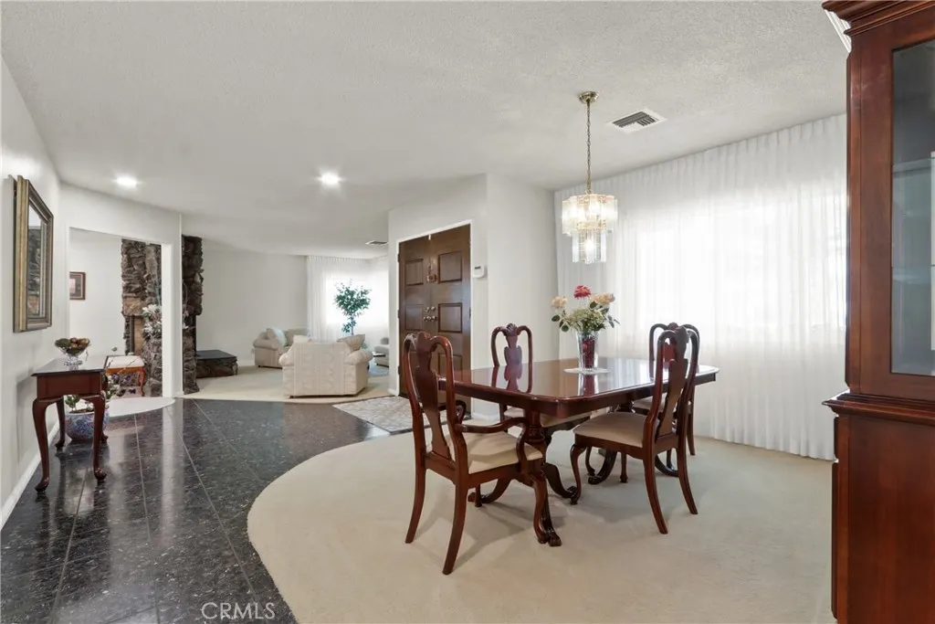 1414 E Laurel