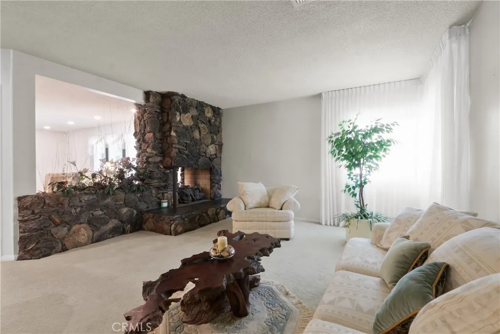 1414 E Laurel