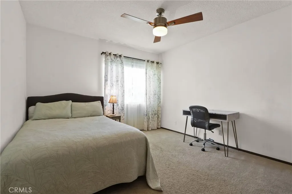 1414 E Laurel