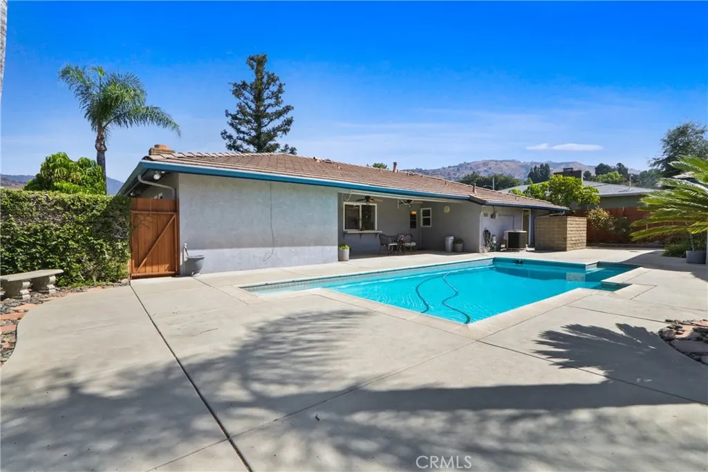 1414 E Laurel