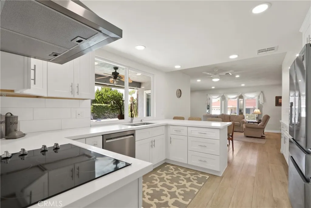 1414 E Laurel