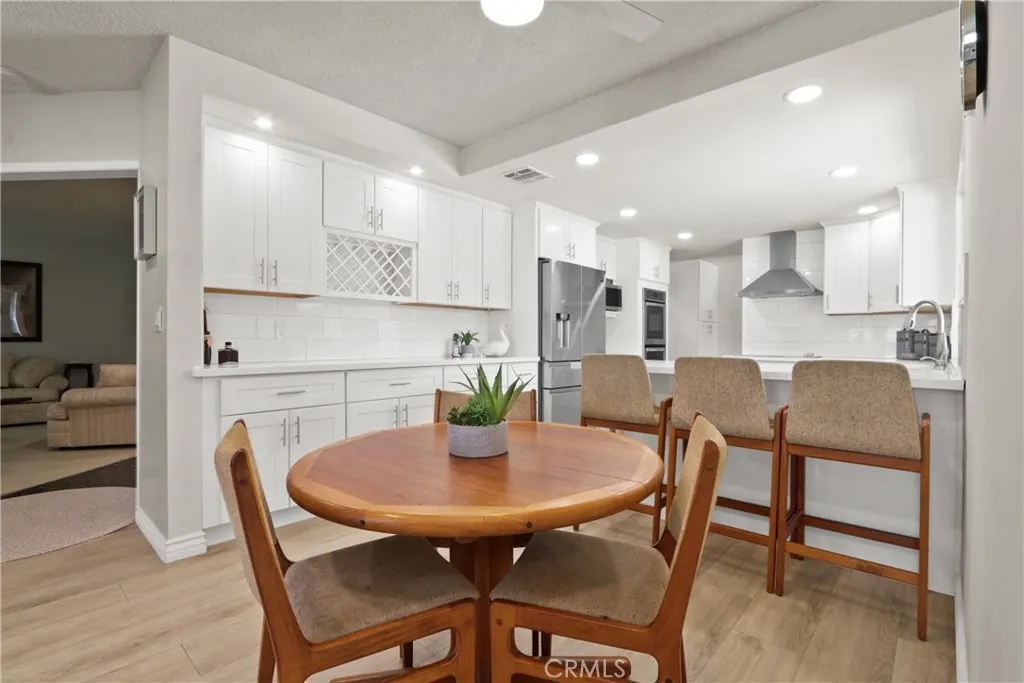 1414 E Laurel
