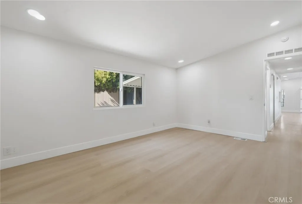 3530 Damien #141