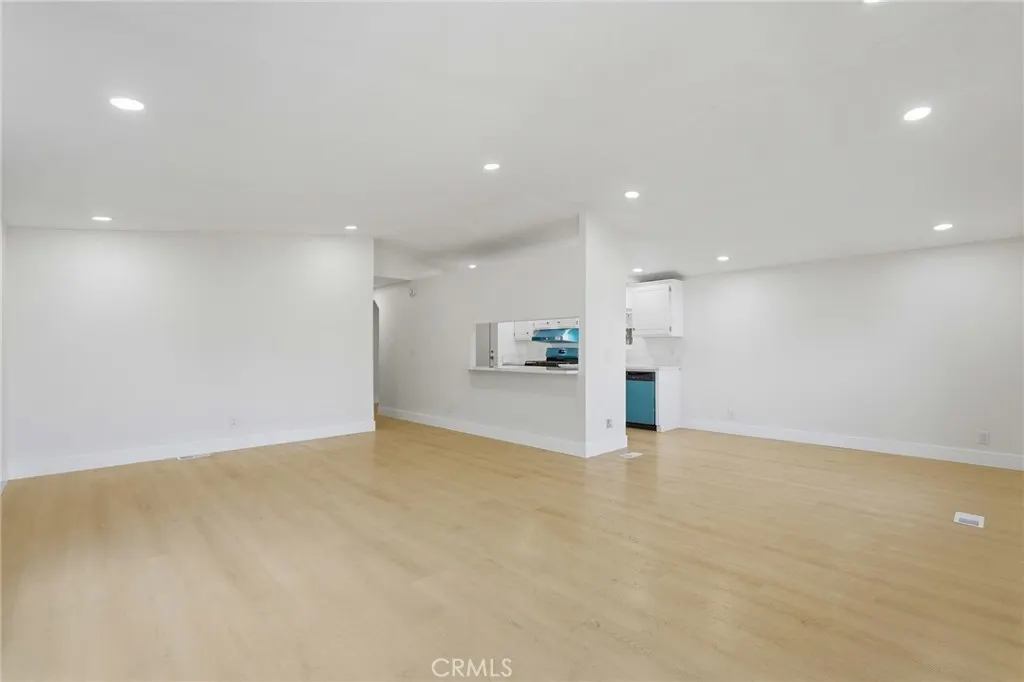 3530 Damien #141