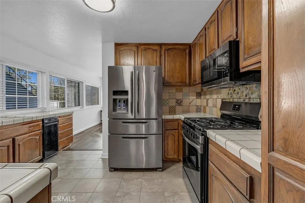 1005 Lakeview