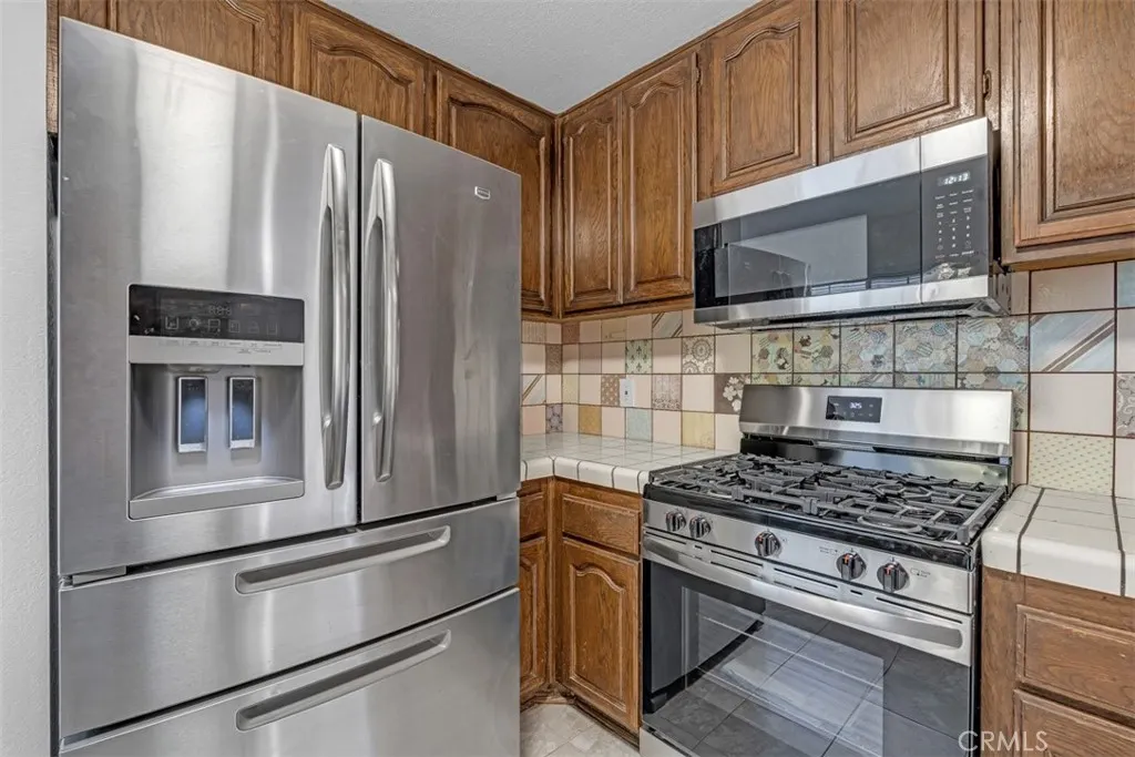 1005 Lakeview